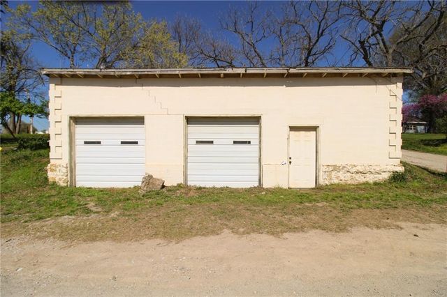 25388 Chieftain Road, Lawrence, KS 66044