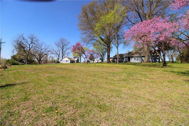 25388 Chieftain Road, Lawrence, KS 66044