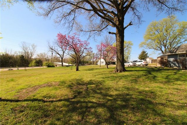 25388 Chieftain Road, Lawrence, KS 66044