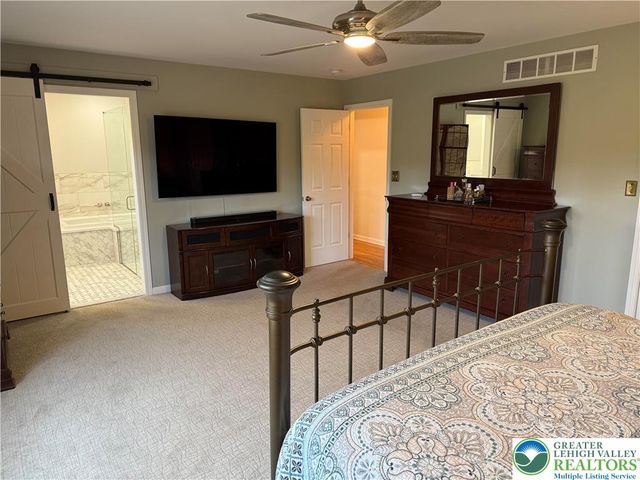 8121 MAIN Street, Upper Macungie Twp, PA 18051