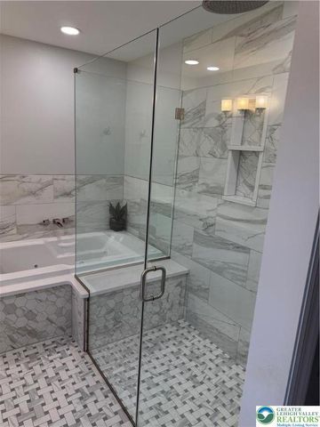 8121 MAIN Street, Upper Macungie Twp, PA 18051