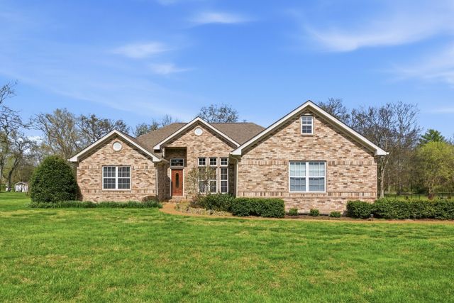 1524 Oak Branch Dr, Columbia, TN 38401