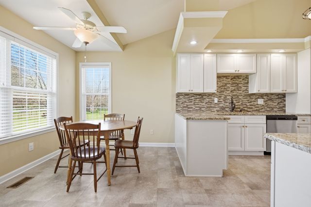 1524 Oak Branch Dr, Columbia, TN 38401