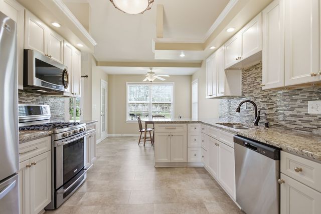 1524 Oak Branch Dr, Columbia, TN 38401