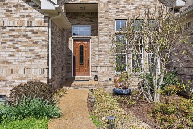 1524 Oak Branch Dr, Columbia, TN 38401