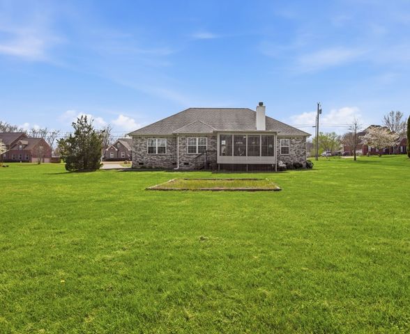 1524 Oak Branch Dr, Columbia, TN 38401