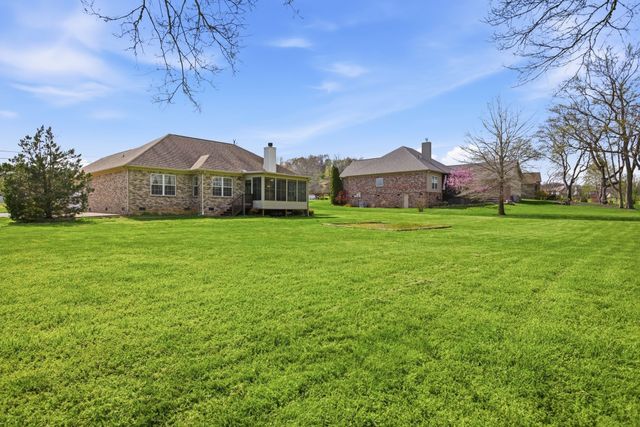 1524 Oak Branch Dr, Columbia, TN 38401