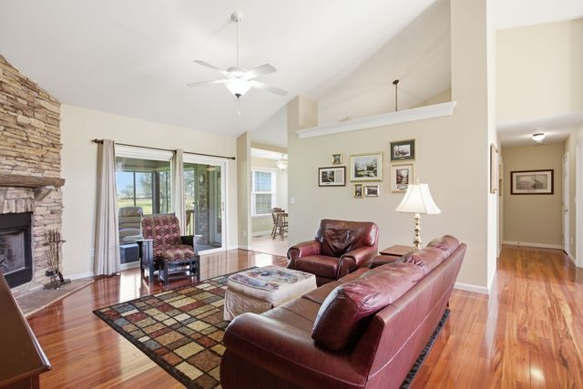 1524 Oak Branch Dr, Columbia, TN 38401