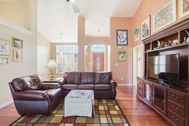 1524 Oak Branch Dr, Columbia, TN 38401