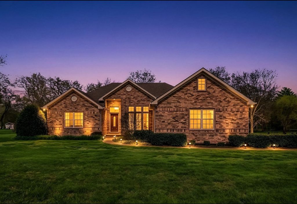 1524 Oak Branch Dr, Columbia, TN 38401