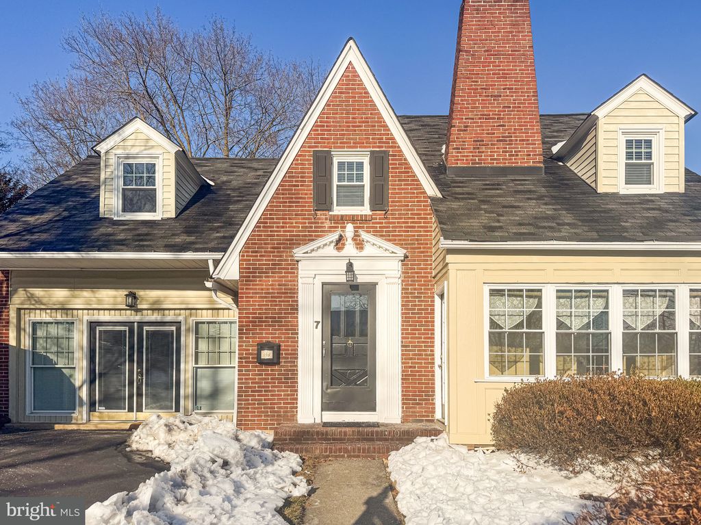 Image 2 of property listing at 7 HILLSIDE RD, Claymont, DE 19703