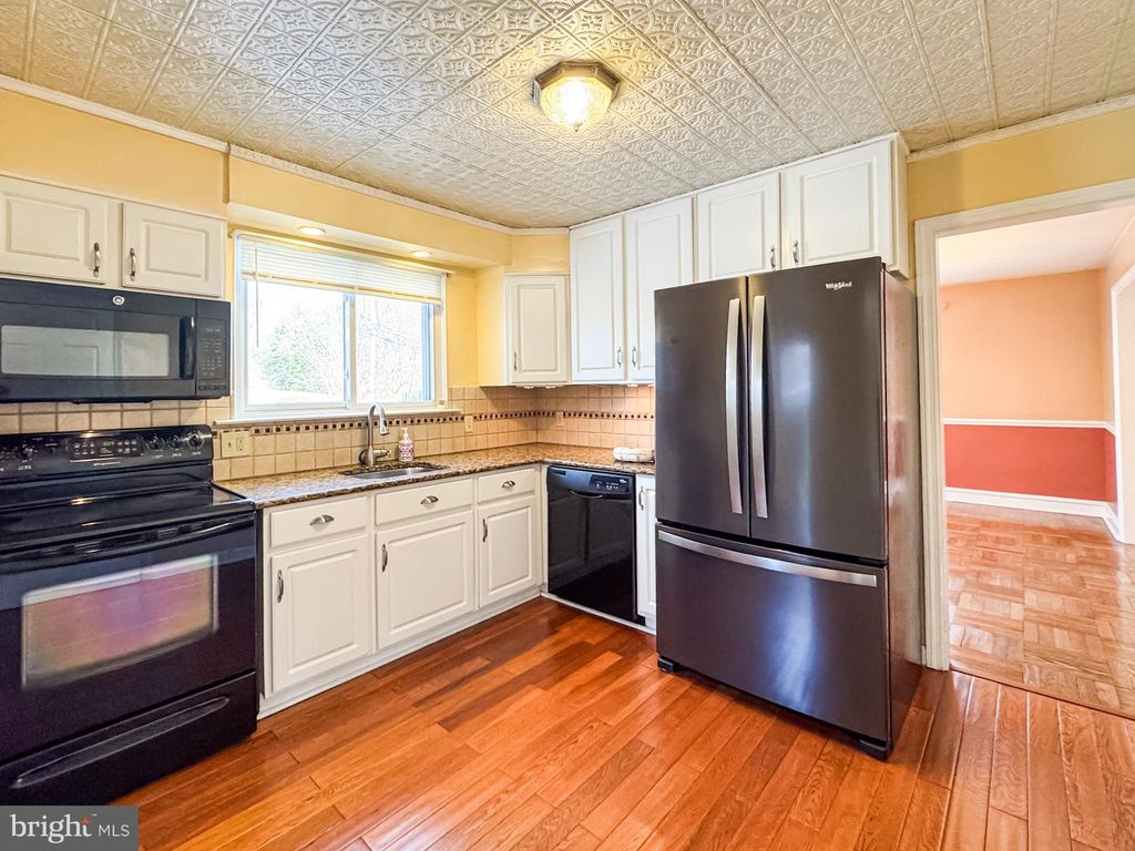 Image 11 of property listing at 7 HILLSIDE RD, Claymont, DE 19703