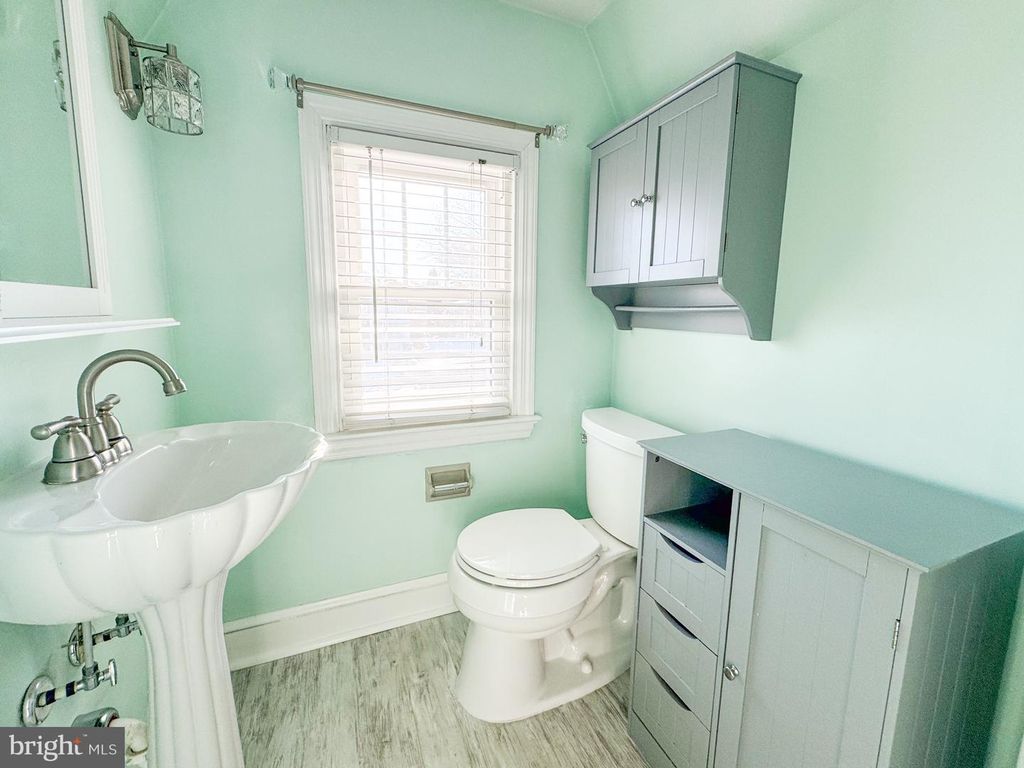 Image 17 of property listing at 7 HILLSIDE RD, Claymont, DE 19703