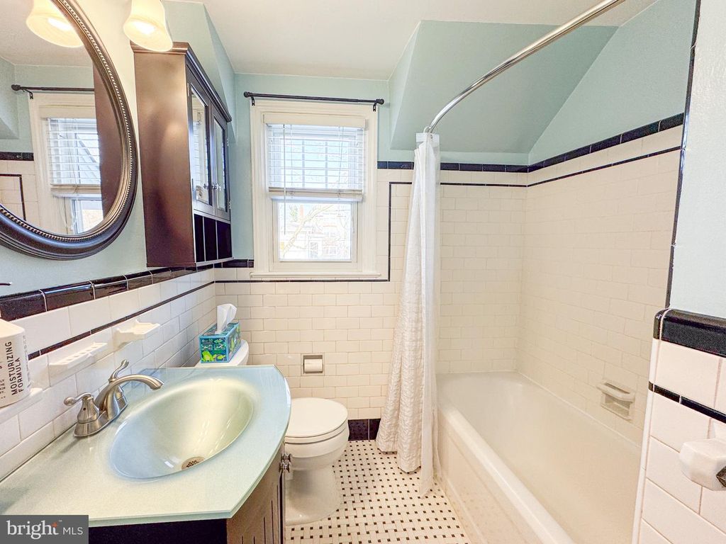 Image 19 of property listing at 7 HILLSIDE RD, Claymont, DE 19703