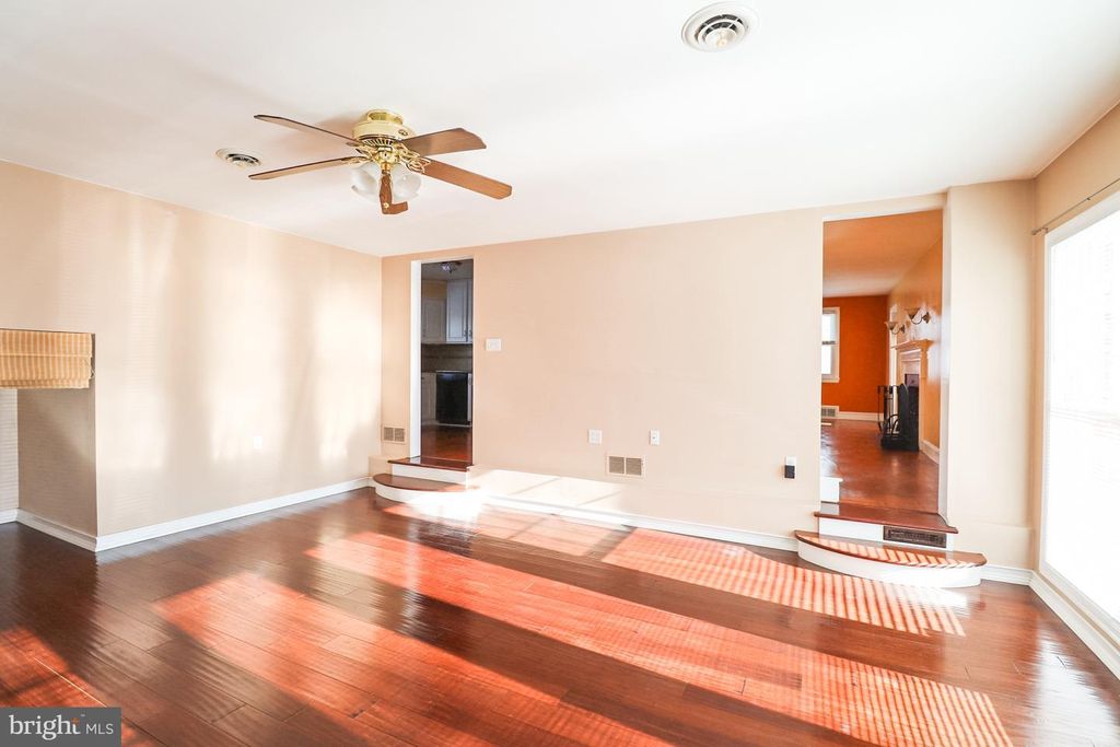 Image 3 of property listing at 7 HILLSIDE RD, Claymont, DE 19703