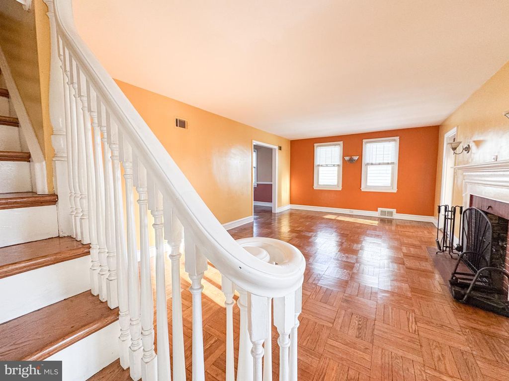 Image 7 of property listing at 7 HILLSIDE RD, Claymont, DE 19703