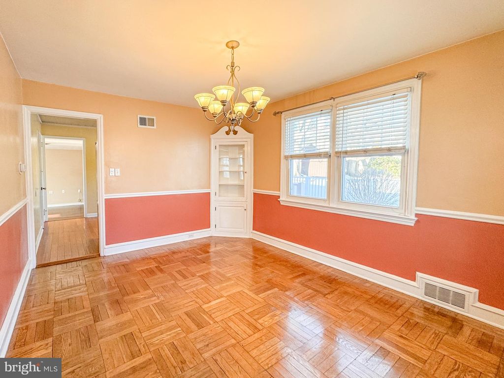 Image 10 of property listing at 7 HILLSIDE RD, Claymont, DE 19703