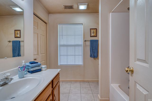 3620 Oaklyn Court, Evansville, IN 47711