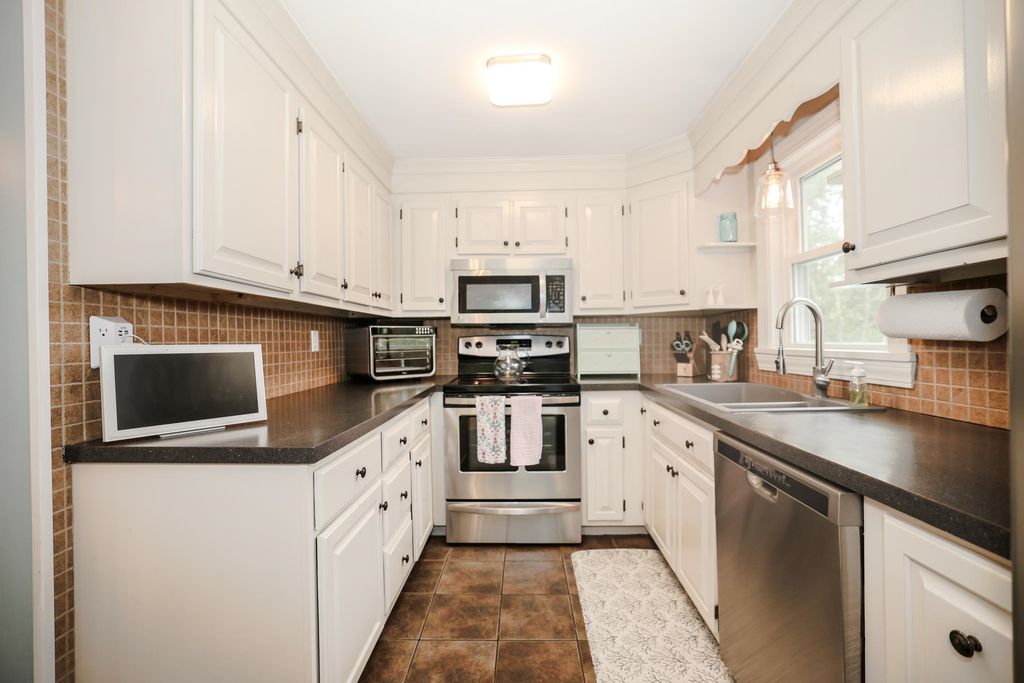 Image 12 of property listing at 45 Tide Mill Road, Hampton, NH 03842