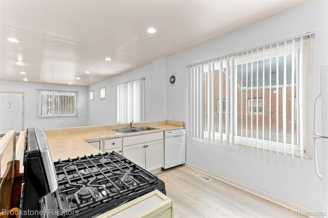 7645 Fisher Avenue, Warren, MI 48091