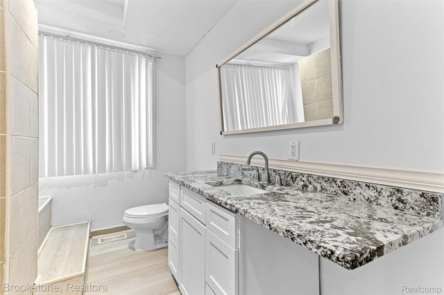 7645 Fisher Avenue, Warren, MI 48091