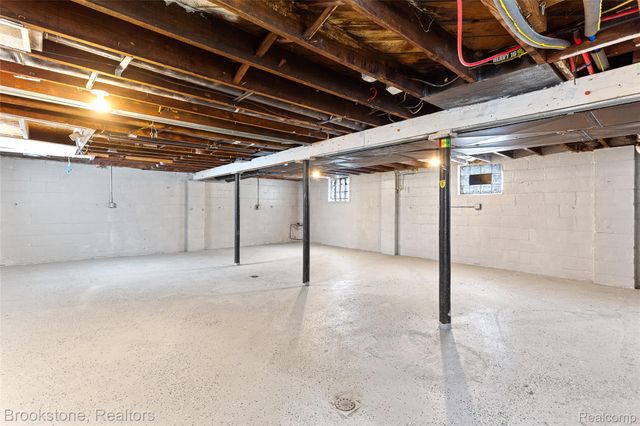 7645 Fisher Avenue, Warren, MI 48091