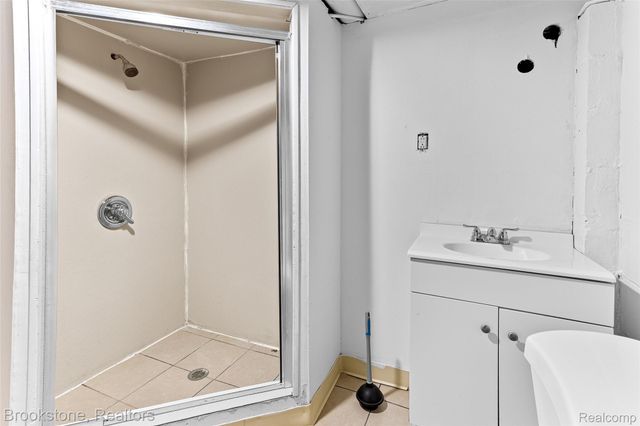 7645 Fisher Avenue, Warren, MI 48091