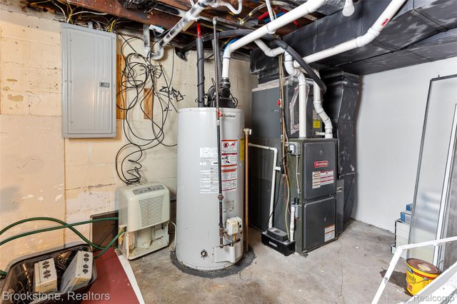 7645 Fisher Avenue, Warren, MI 48091