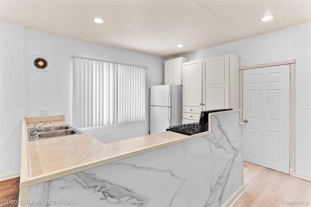 7645 Fisher Avenue, Warren, MI 48091