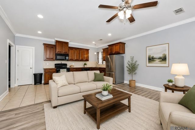 10830 Field Pointe Dr, Denham Springs, LA 70726