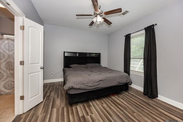 10830 Field Pointe Dr, Denham Springs, LA 70726