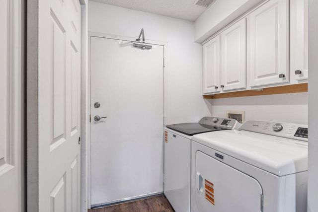 1825 Hunter Hill Road, Hudson, WI 54016