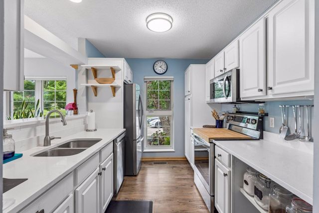 1825 Hunter Hill Road, Hudson, WI 54016