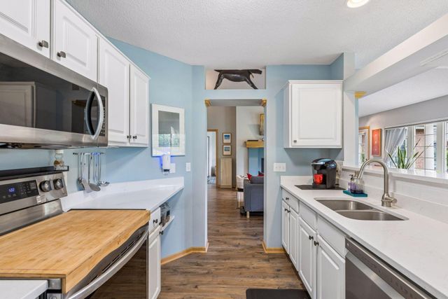 1825 Hunter Hill Road, Hudson, WI 54016