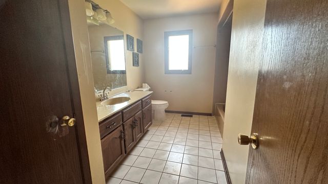 15720 S 88th Avenue, Orland Park, IL 60462