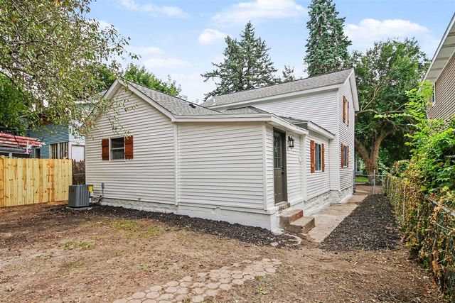 437 Woodlawn Street, Grand Rapids, MI 49507