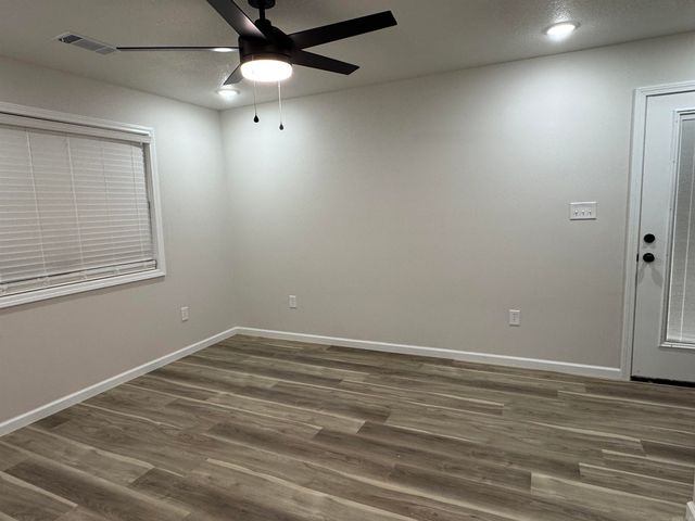 1300 S 7 St, Paragould, AR 72450