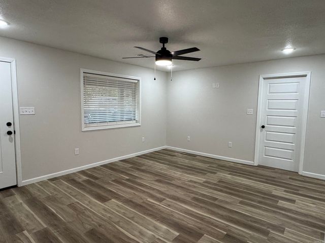 1300 S 7 St, Paragould, AR 72450