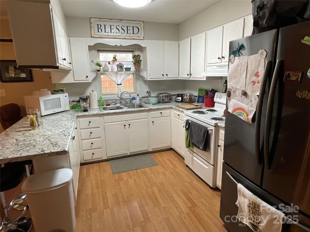 305 Meadowood Circle, Kannapolis, NC 28081