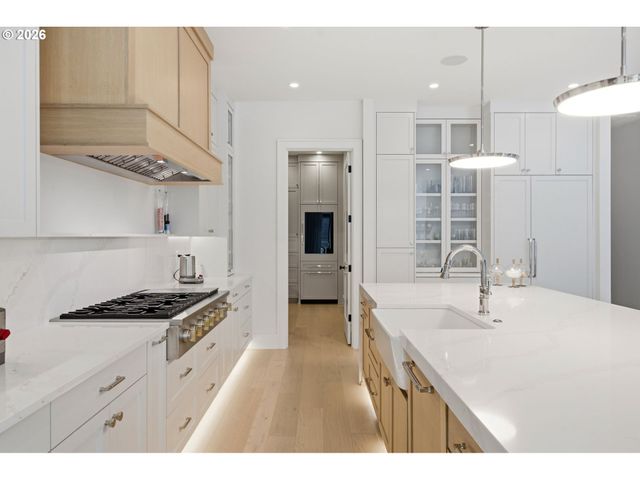 14760 UPLANDS Dr, Lake Oswego, OR 97034