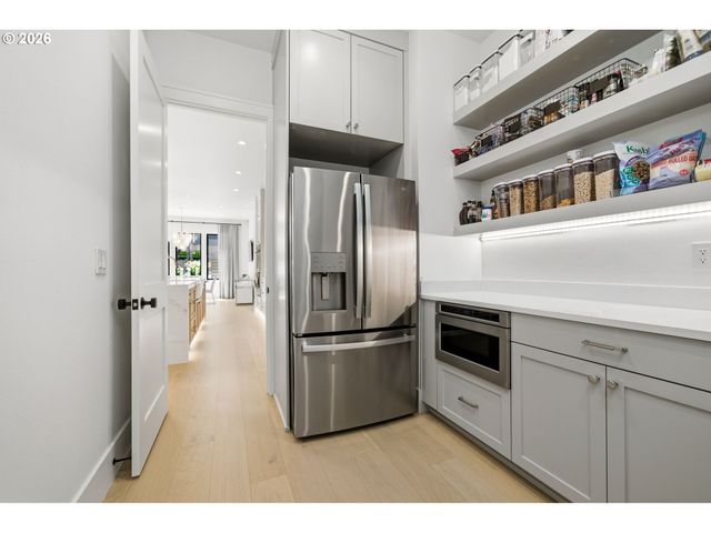 14760 UPLANDS Dr, Lake Oswego, OR 97034