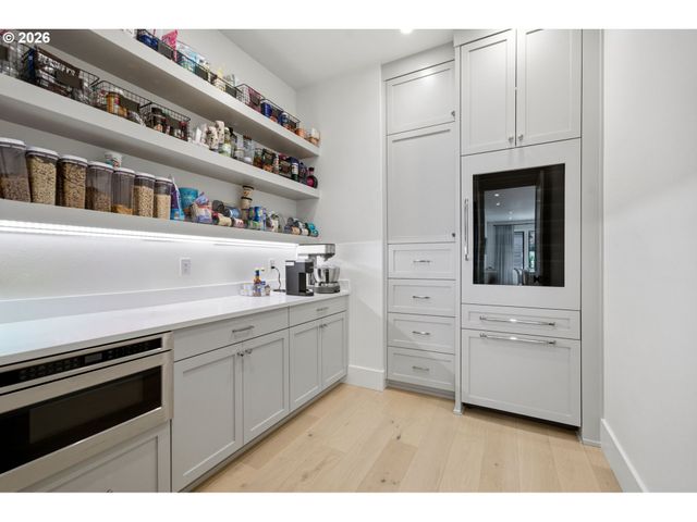 14760 UPLANDS Dr, Lake Oswego, OR 97034