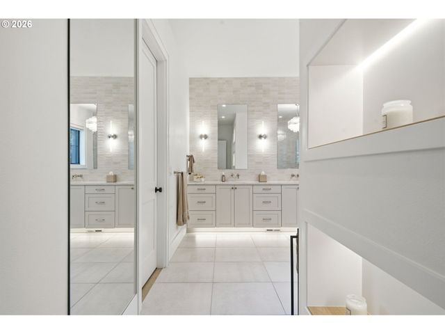 14760 UPLANDS Dr, Lake Oswego, OR 97034