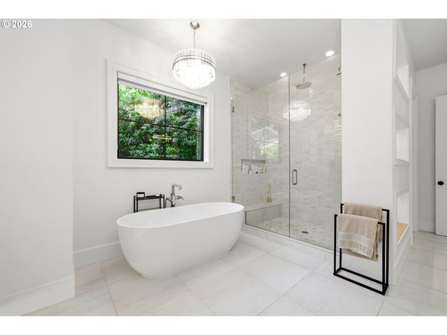 14760 UPLANDS Dr, Lake Oswego, OR 97034