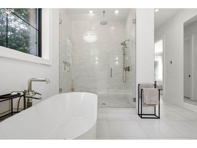 14760 UPLANDS Dr, Lake Oswego, OR 97034