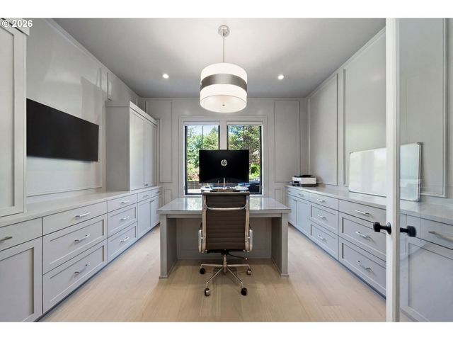 14760 UPLANDS Dr, Lake Oswego, OR 97034