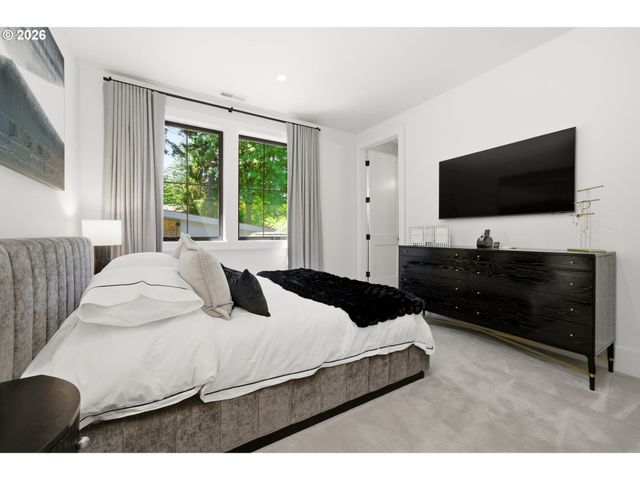 14760 UPLANDS Dr, Lake Oswego, OR 97034