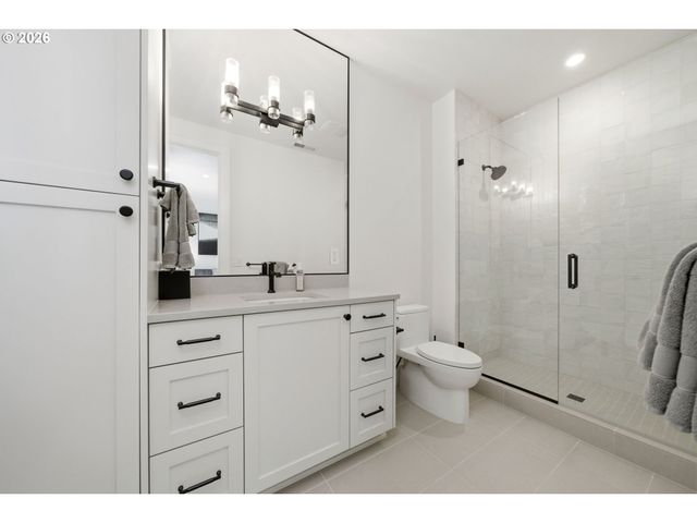 14760 UPLANDS Dr, Lake Oswego, OR 97034