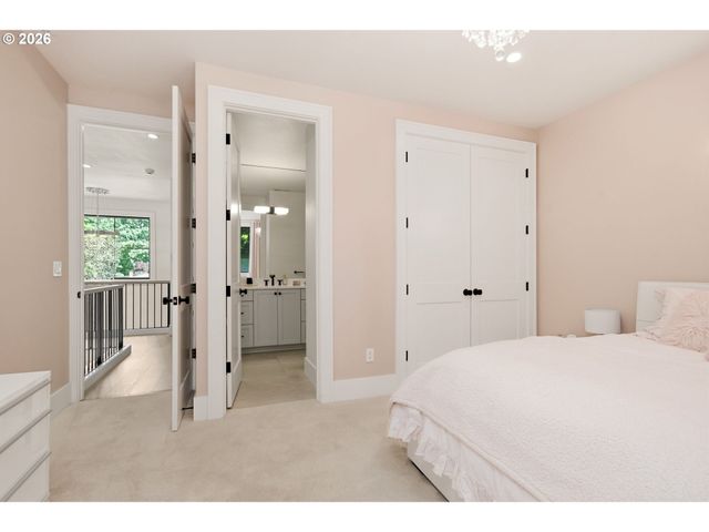 14760 UPLANDS Dr, Lake Oswego, OR 97034
