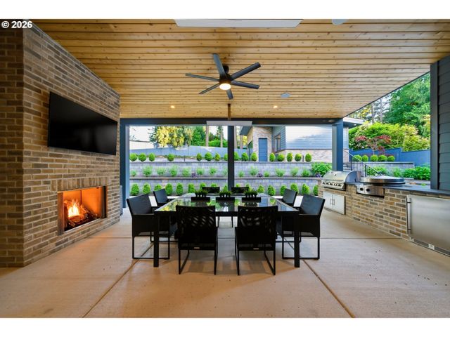 14760 UPLANDS Dr, Lake Oswego, OR 97034